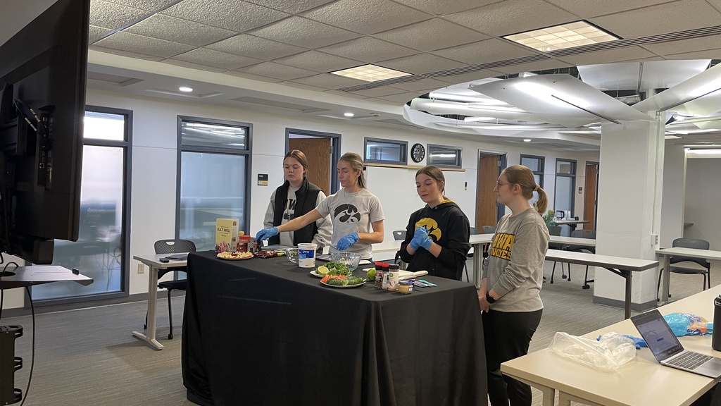 Students presenting a meal-prep on Zoom